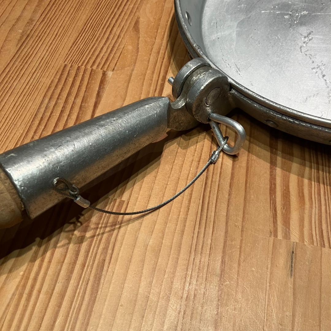 希少！イタリア軍（多分）　折りたたみ式　アルミフライパン　ふた付き