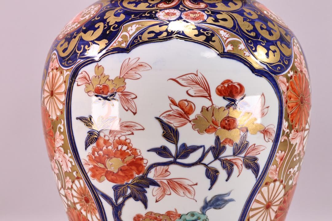 古伊万里　大明成化年製銘　牡丹唐獅子図　大壺　金彩　獅子摘蓋　54㎝ BJ179