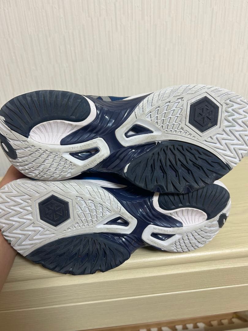 バレーボールシューズ　メタライズ　アシックス