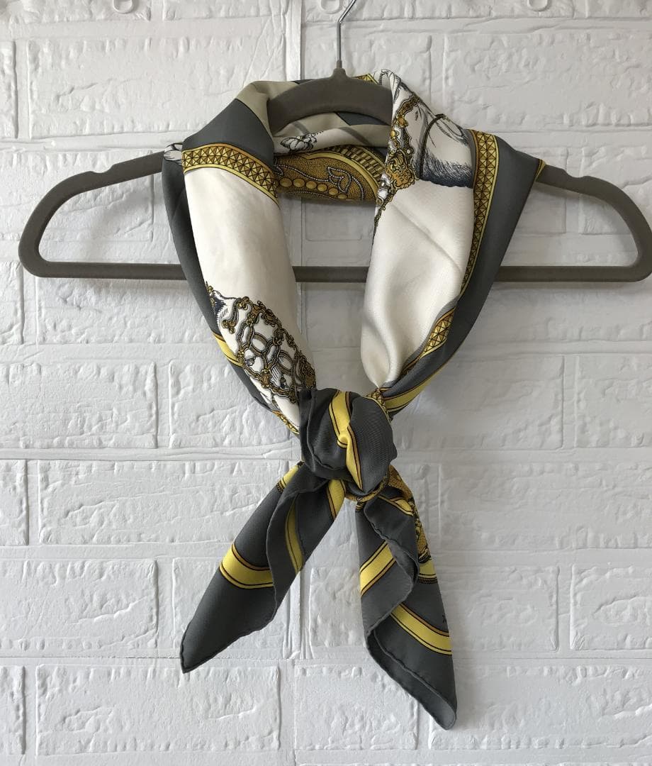 HERMES　エルメス　大判スカーフ　カレ90　盛装の馬　512