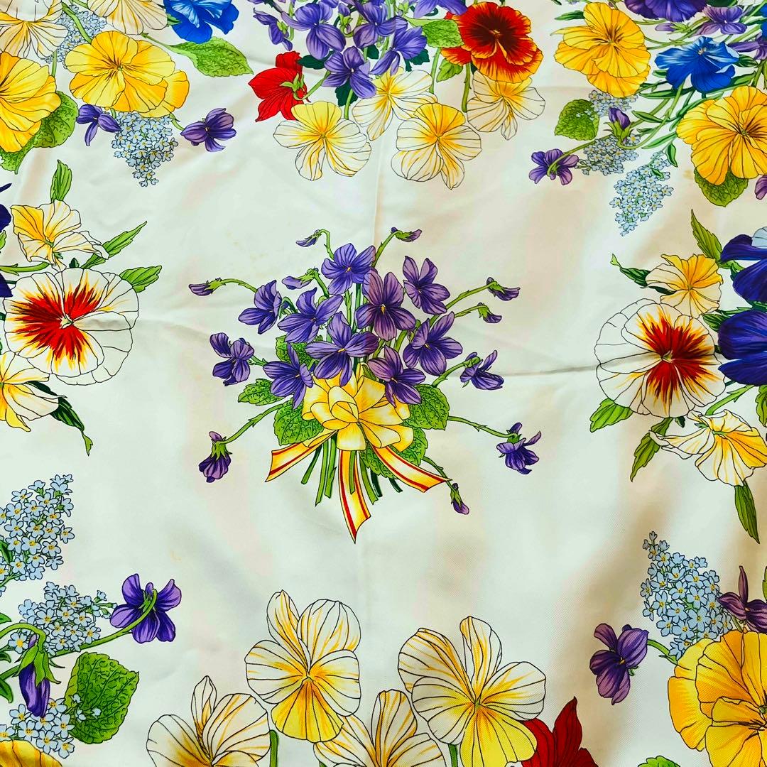 ☆★さま専用 24日まで【GUCCI】大判 シルク スカーフ 花柄 ボタニカル
