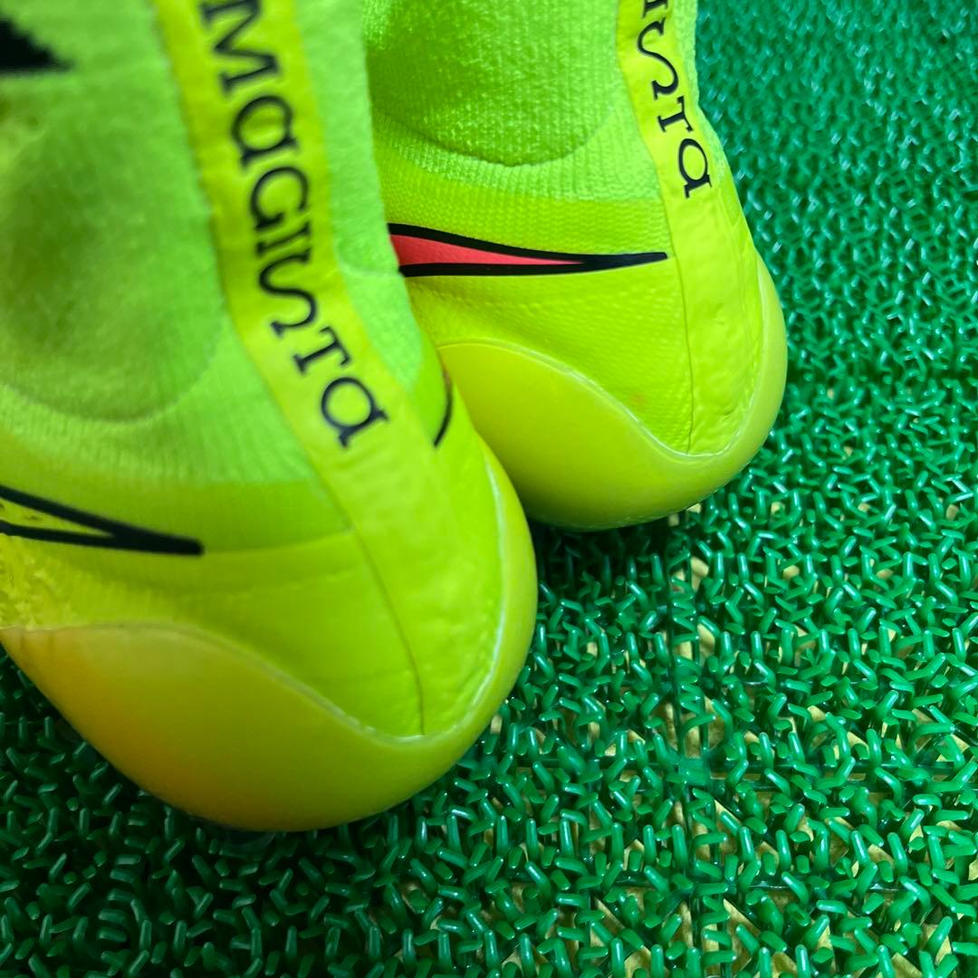 激レア ナイキ サッカースパイク マジスタ オブラ 27.5