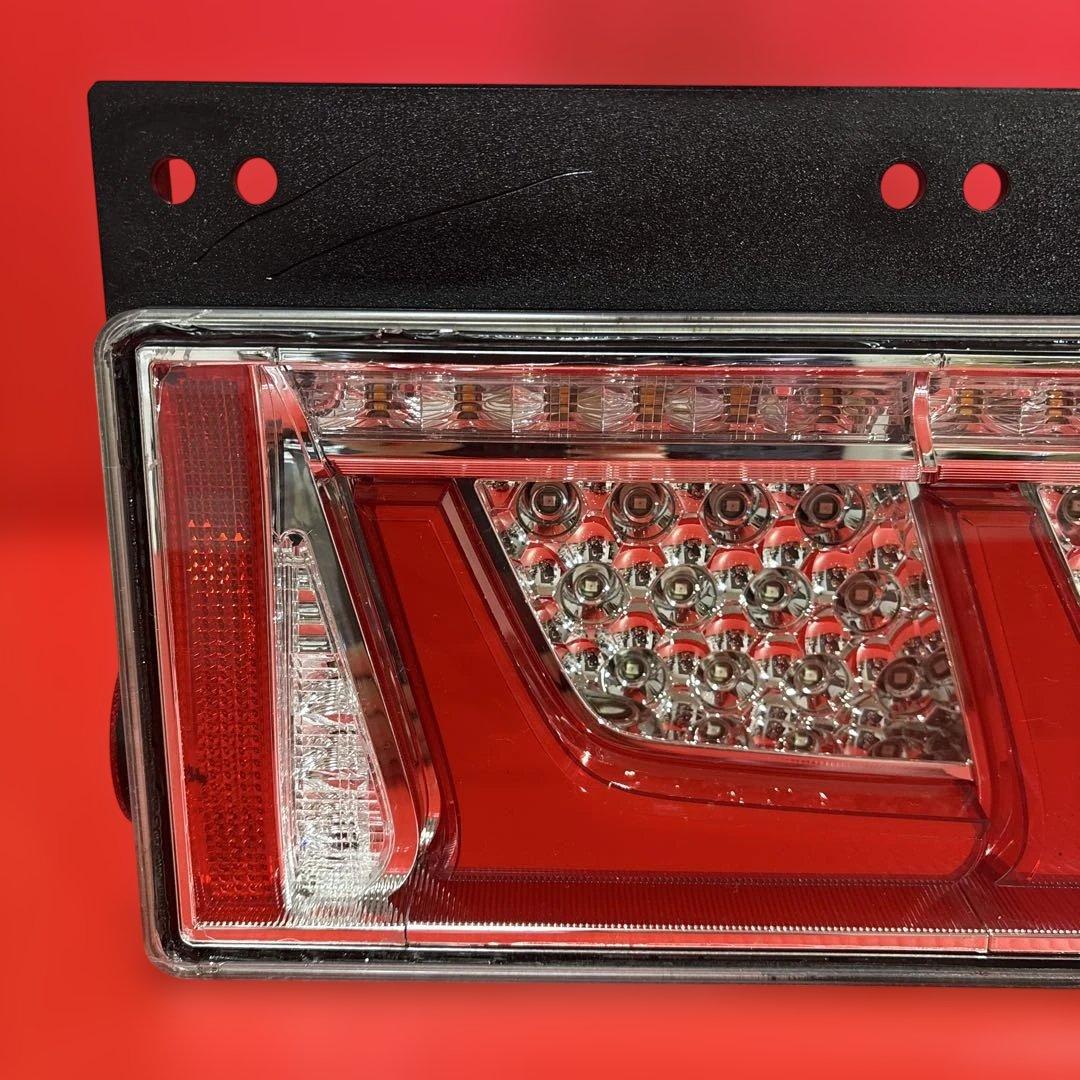 No.40 小糸　トラック用 4t 10t シーケンシャル（助手席側）左Ｌ