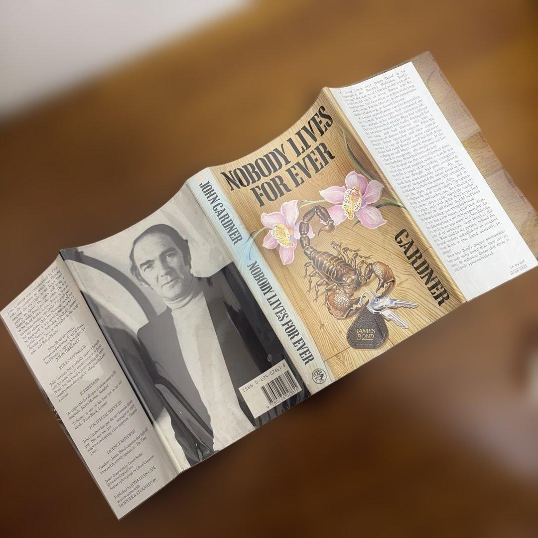 洋書 Nobody Lives For Ever SIGNED BY AUTHOR