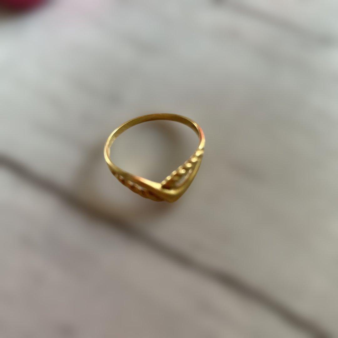 18Kゴールド Vカットデザイン リング