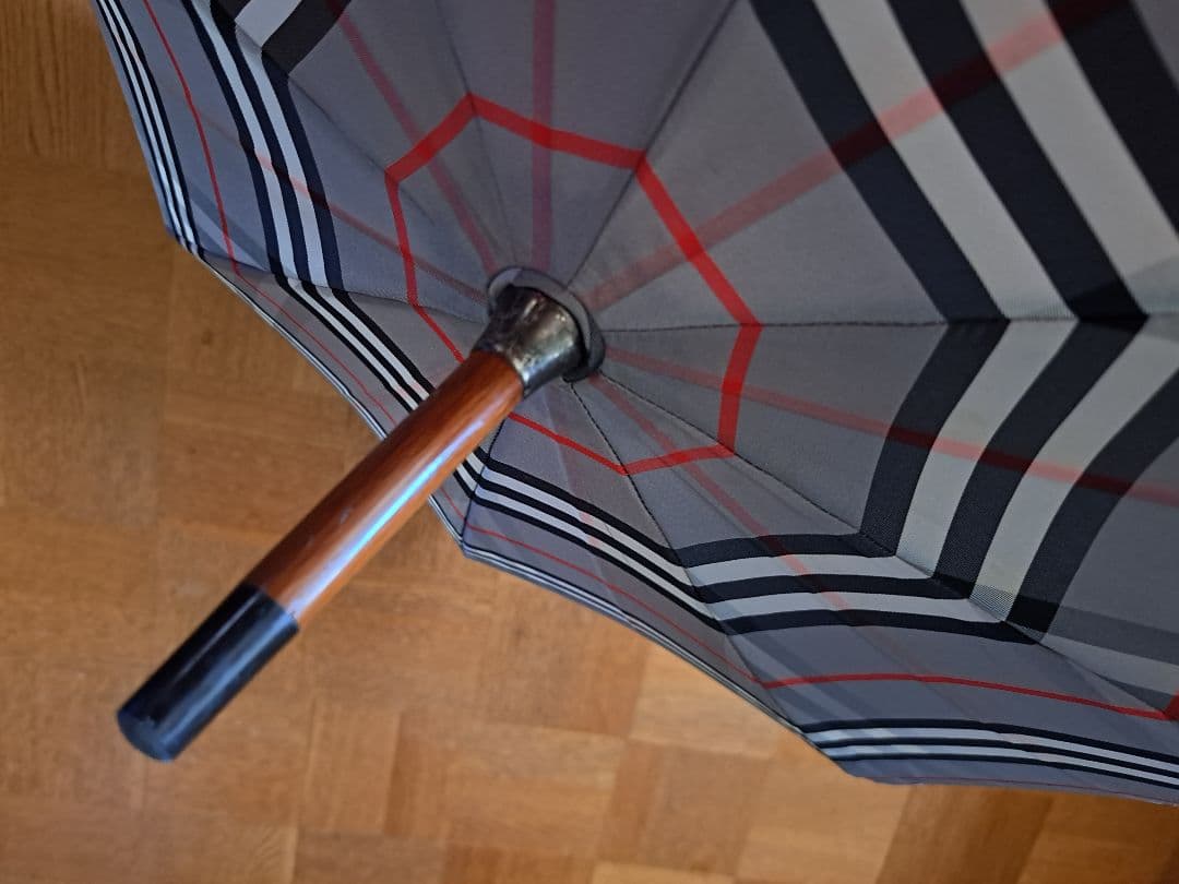 【美品】バーバリー 長傘 グレー ノバチェック 傘の柄 木製 シュリンク付き