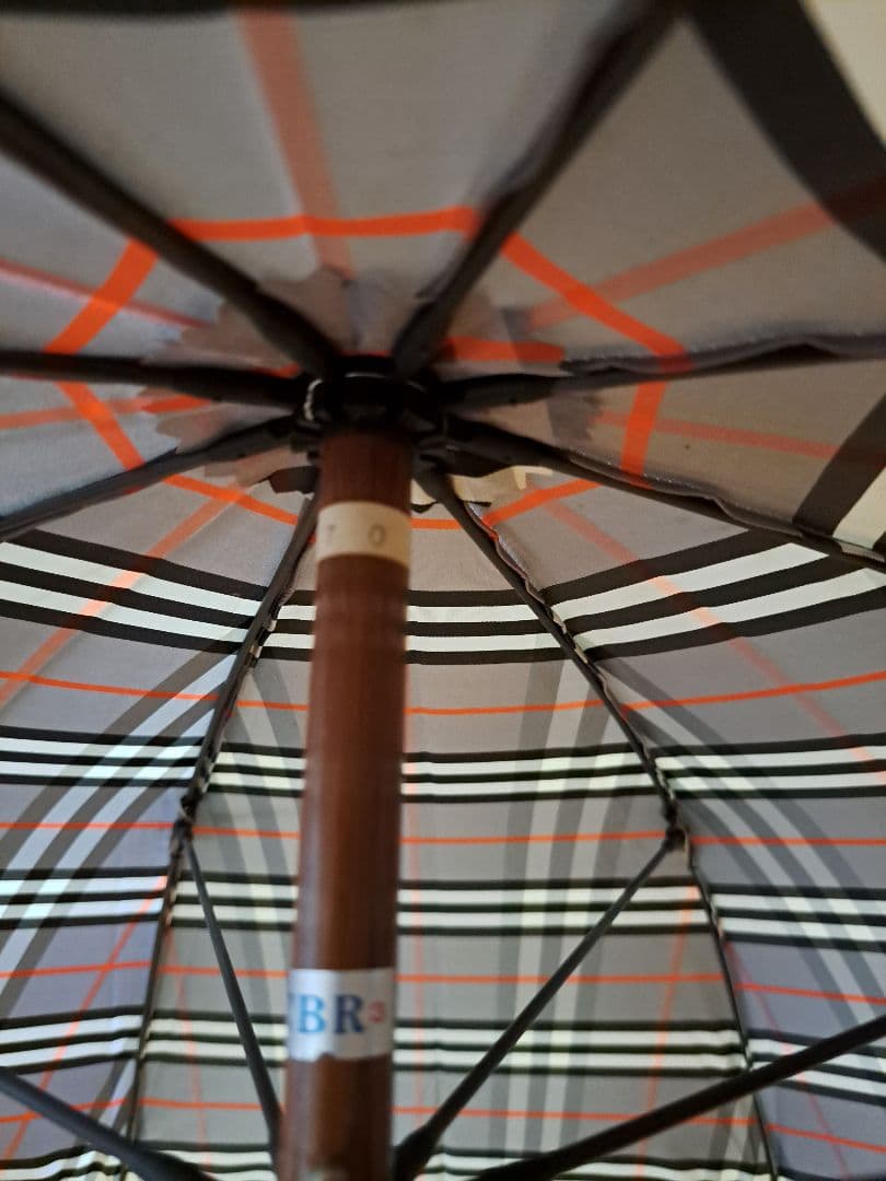 【美品】バーバリー 長傘 グレー ノバチェック 傘の柄 木製 シュリンク付き