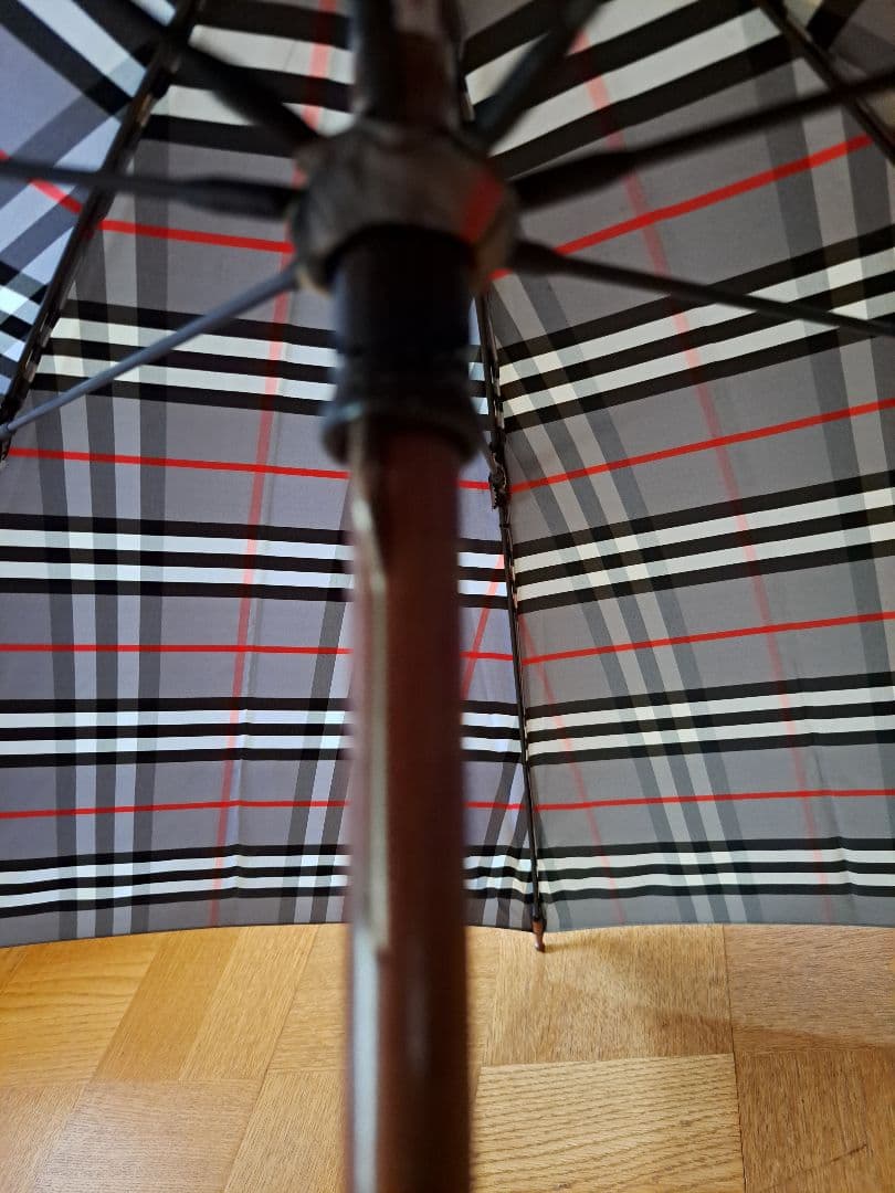 【美品】バーバリー 長傘 グレー ノバチェック 傘の柄 木製 シュリンク付き