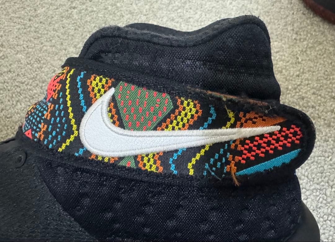 シューズ(男性用) Nike Kyrie 2 BHM