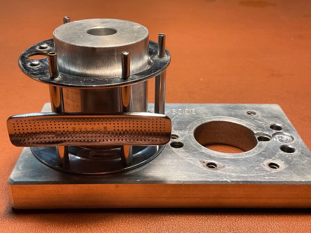 ABU アンバサダー 5500 メンテ済 フレーム修正済 チェリーレッド