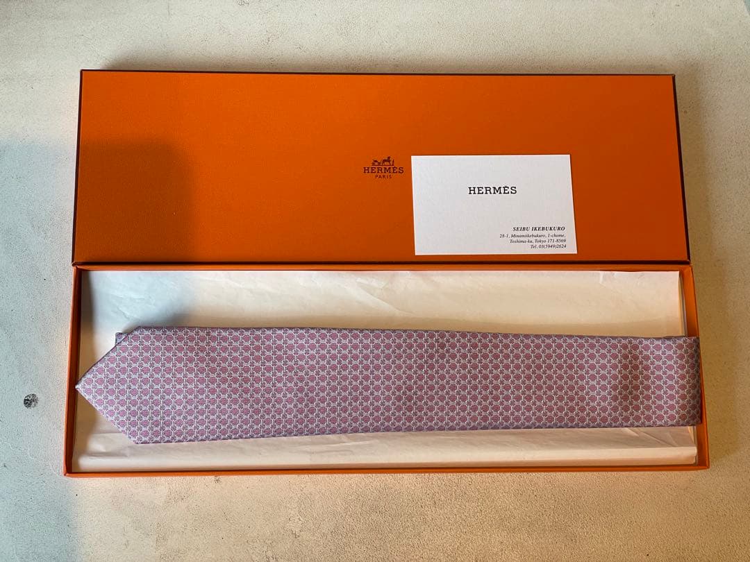 【新品未使用】HERMES 幾何学模様 シルクネクタイ　現行モデル