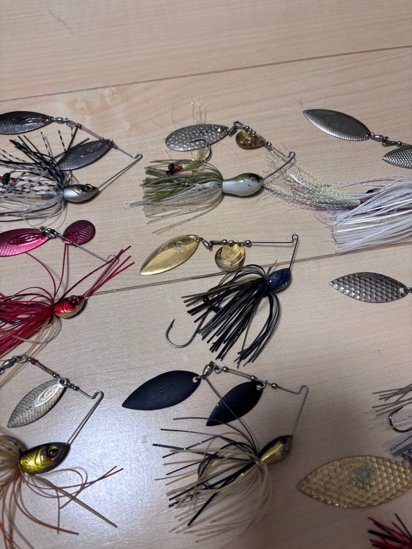 スピナーベイト、バスベイト、ラバージグ等(全23個)収納ケース付き