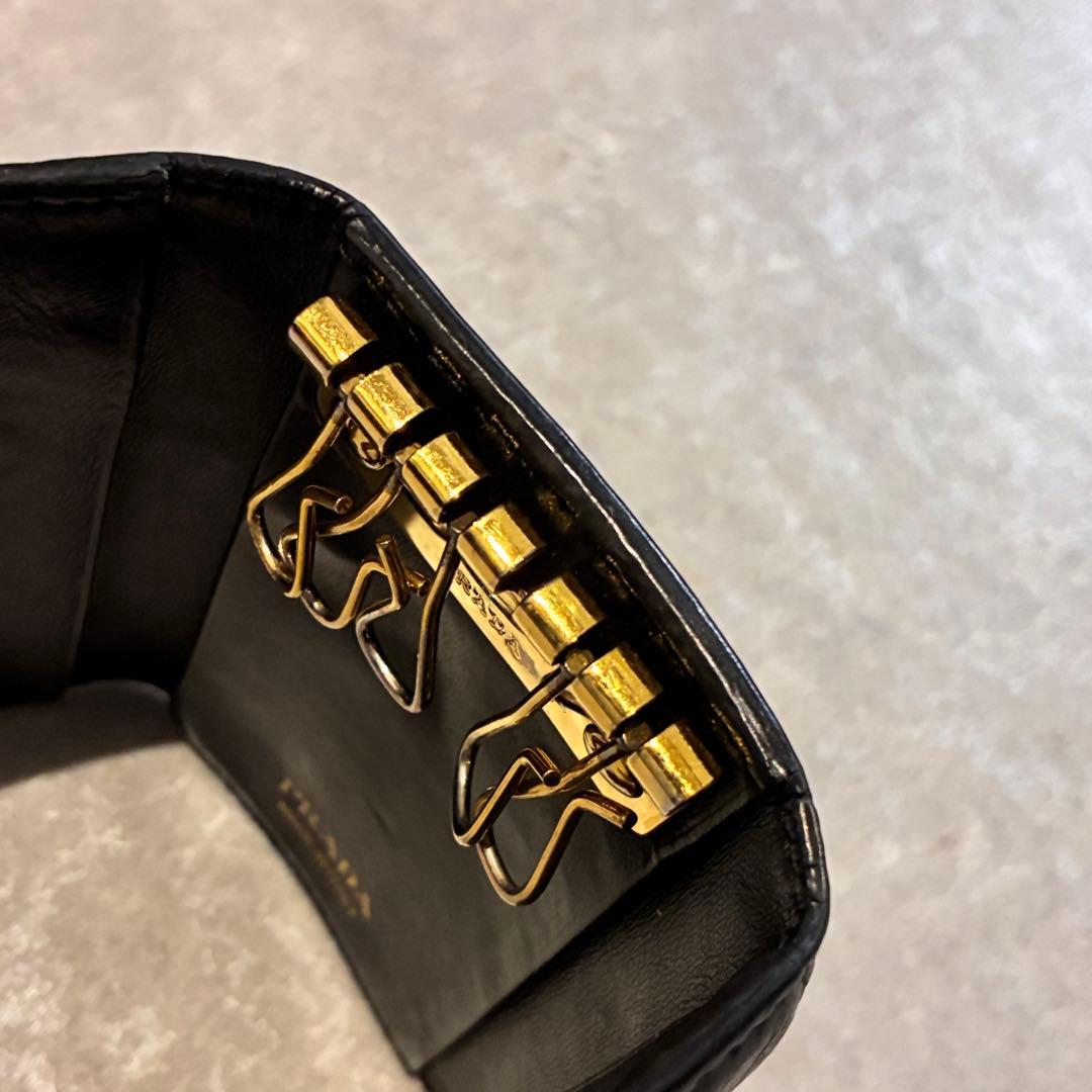 PRADA ブラック キーケース 箱付き　プラダ レディース ゴールドロゴ