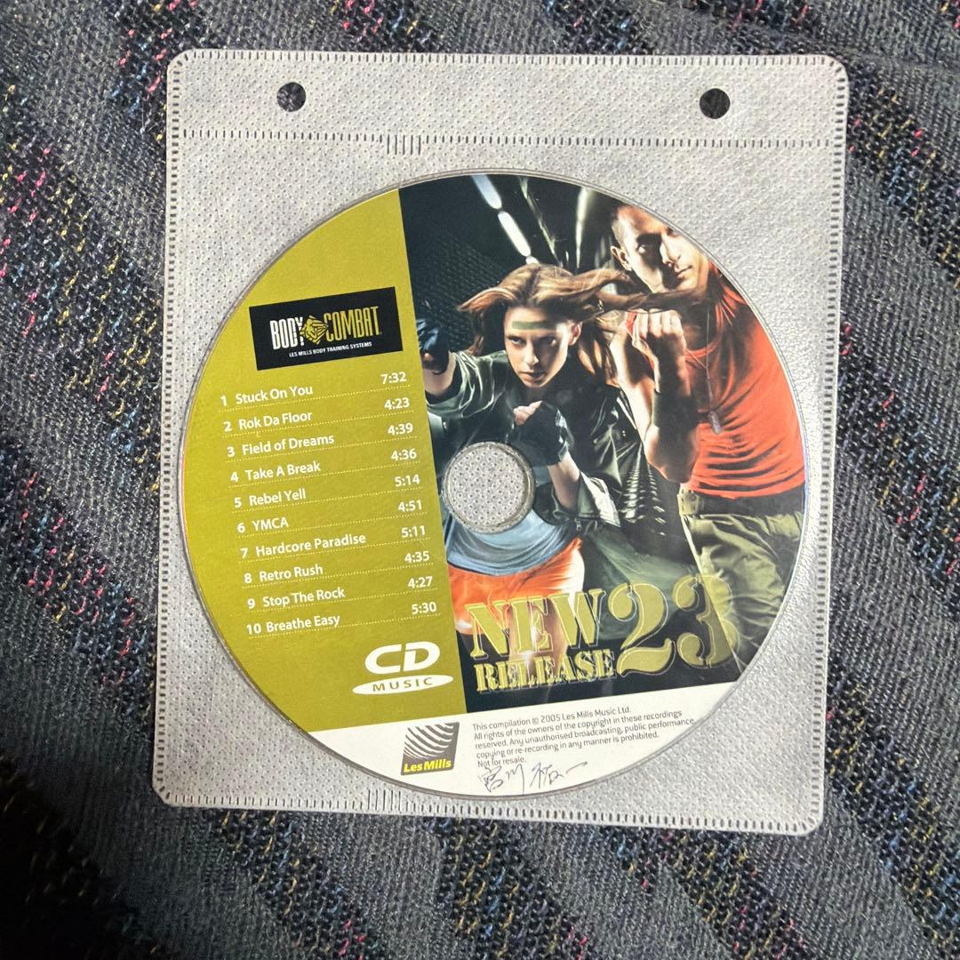 黒猫　レズミルズ　ボディコンバット　17.23