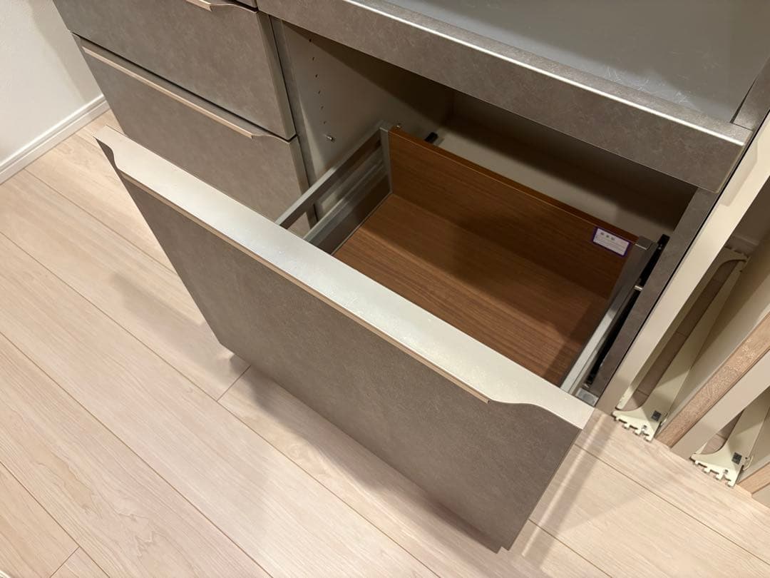 綾乃製作所　プロージット　食器棚①