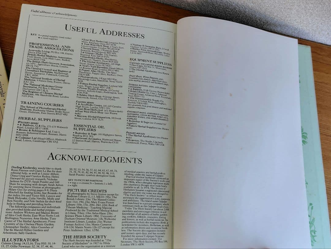 Complete Medicinal Herbal　英語版　洋書　ハードカバー