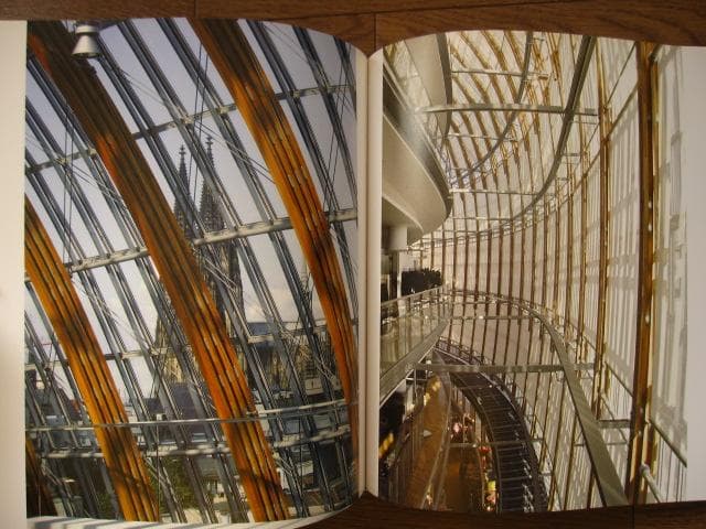 アート・デザイン・音楽 NEW SHOPPING MALLS / Carles Broto