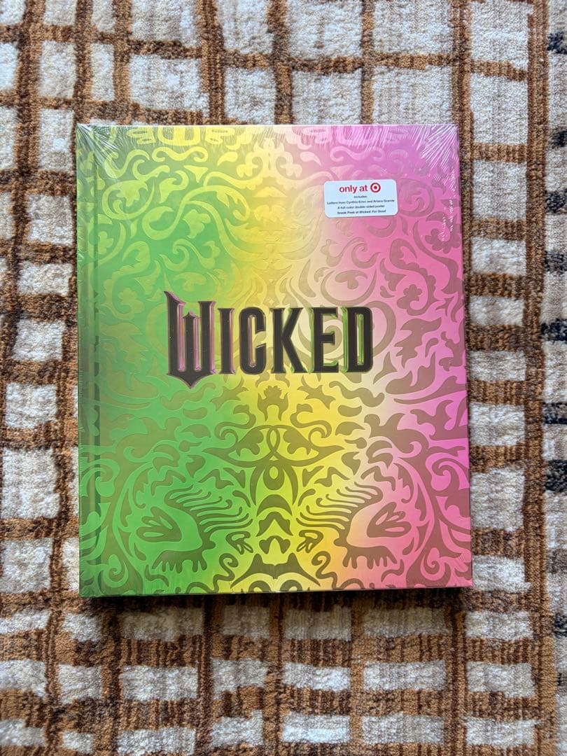 【アメリカ限定】Wicked 公式写真集　ポスター付き　期間限定