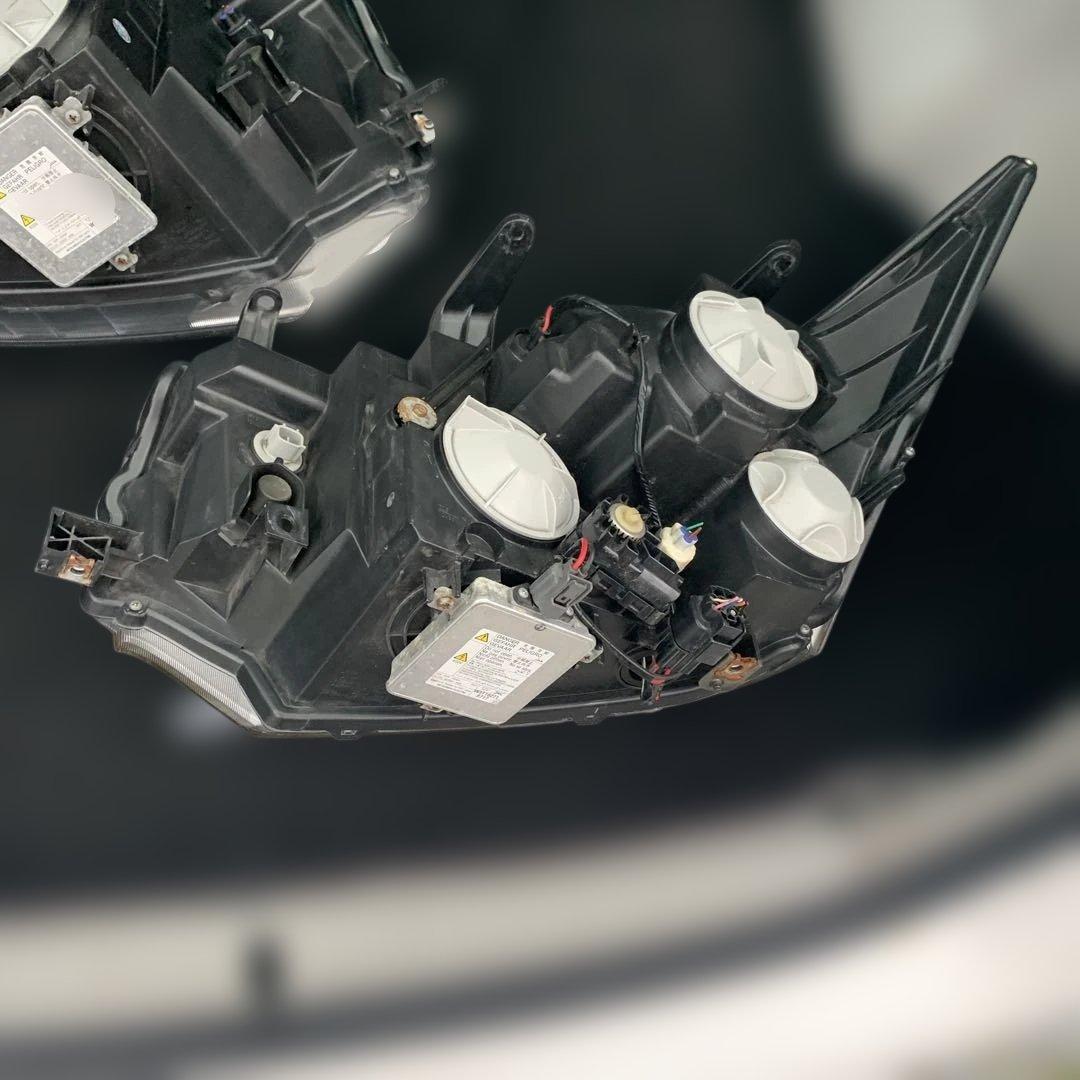 三菱　ミツビシ　デリカD5 純正ヘッドライト左右セットバラスト付き　中古品