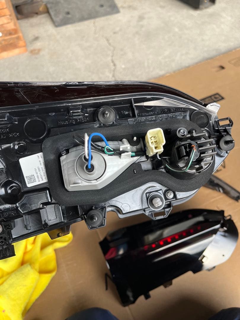 【送料無料】ブラック塗装 RAV4 テールレンズ　LED付き