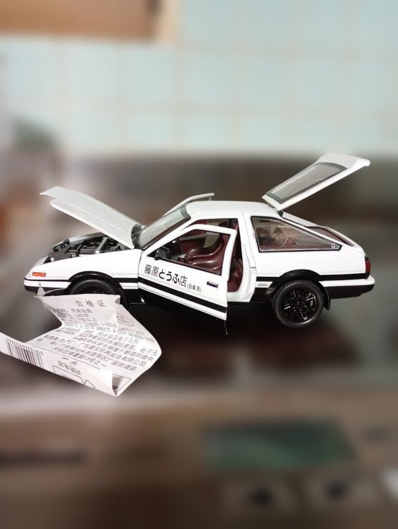 1/20スケール 頭文字D トヨタAE86＆キーストラップ付きキーホルダー２個