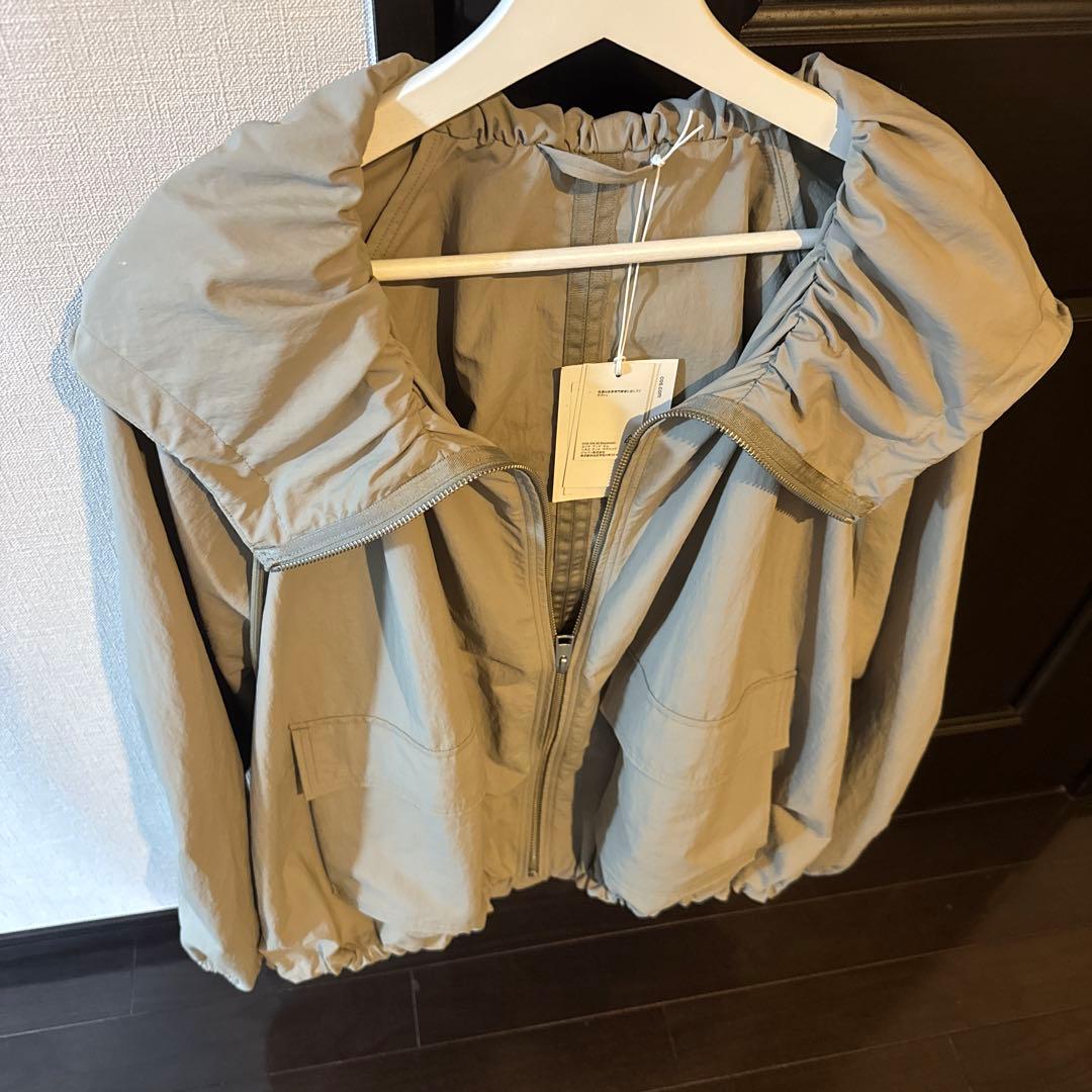 COS テクニカルフード付きパーカージャケット　緑