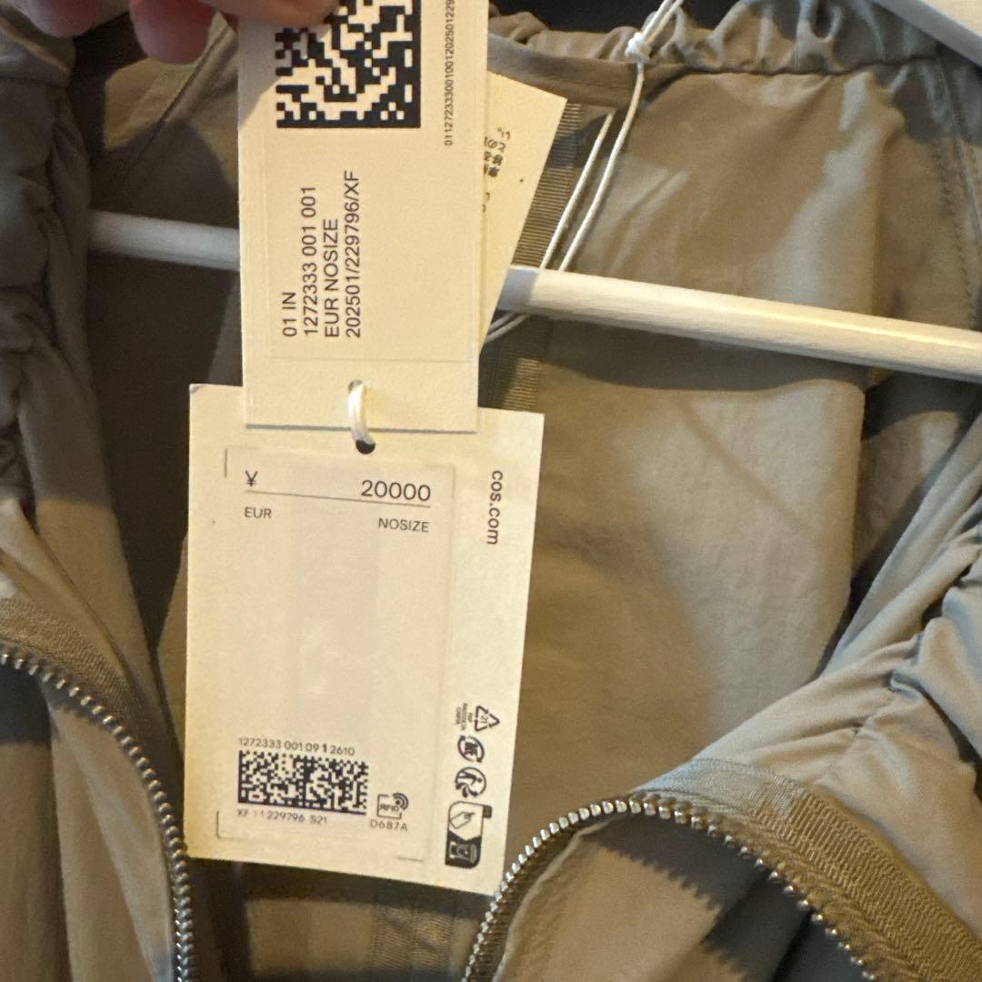 COS テクニカルフード付きパーカージャケット　緑