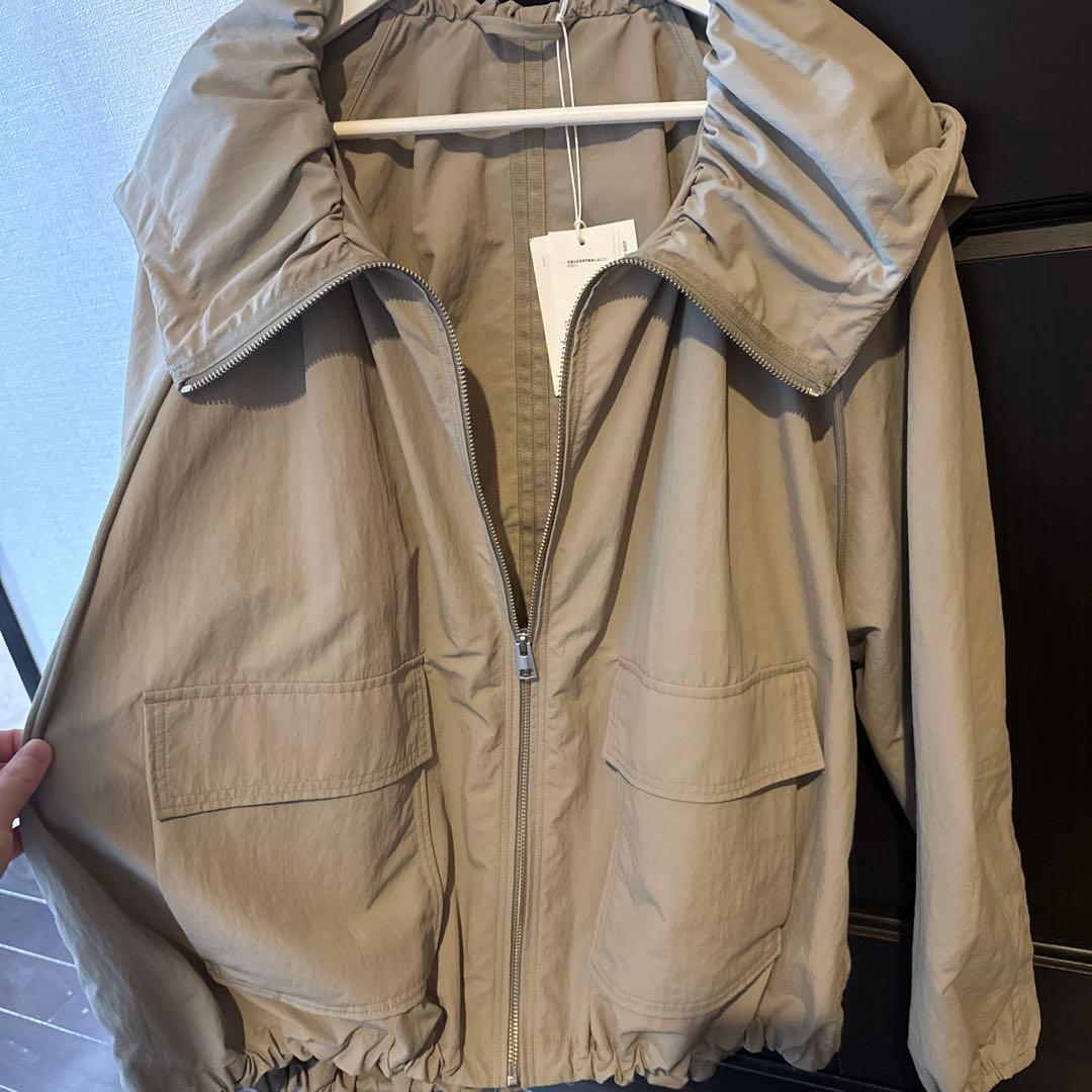 COS テクニカルフード付きパーカージャケット　緑