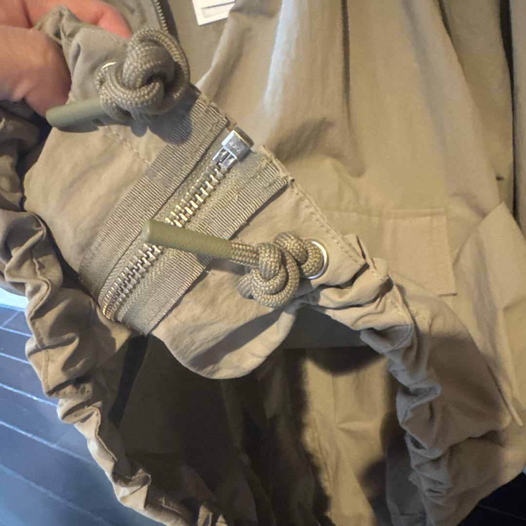 COS テクニカルフード付きパーカージャケット　緑