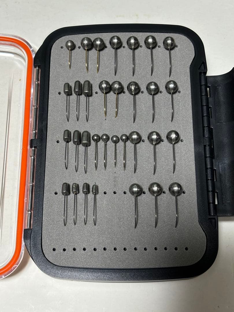 reins 両開きタイプのジグヘッドケース　アジング　メバリング　ジグヘッド