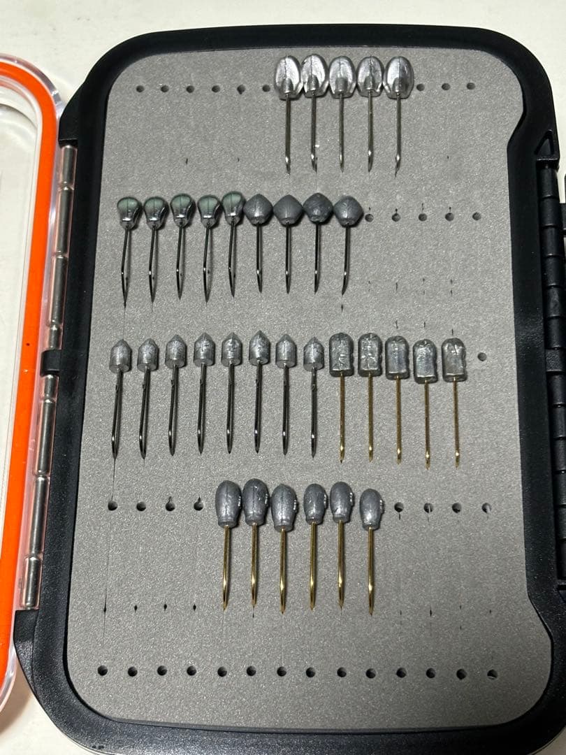 reins 両開きタイプのジグヘッドケース　アジング　メバリング　ジグヘッド