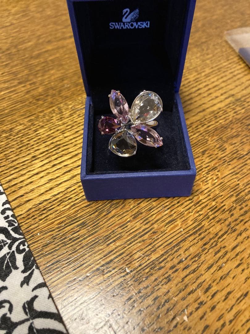スワロフスキー指輪　薄紫、ピンク上品なお色味です。19号。
