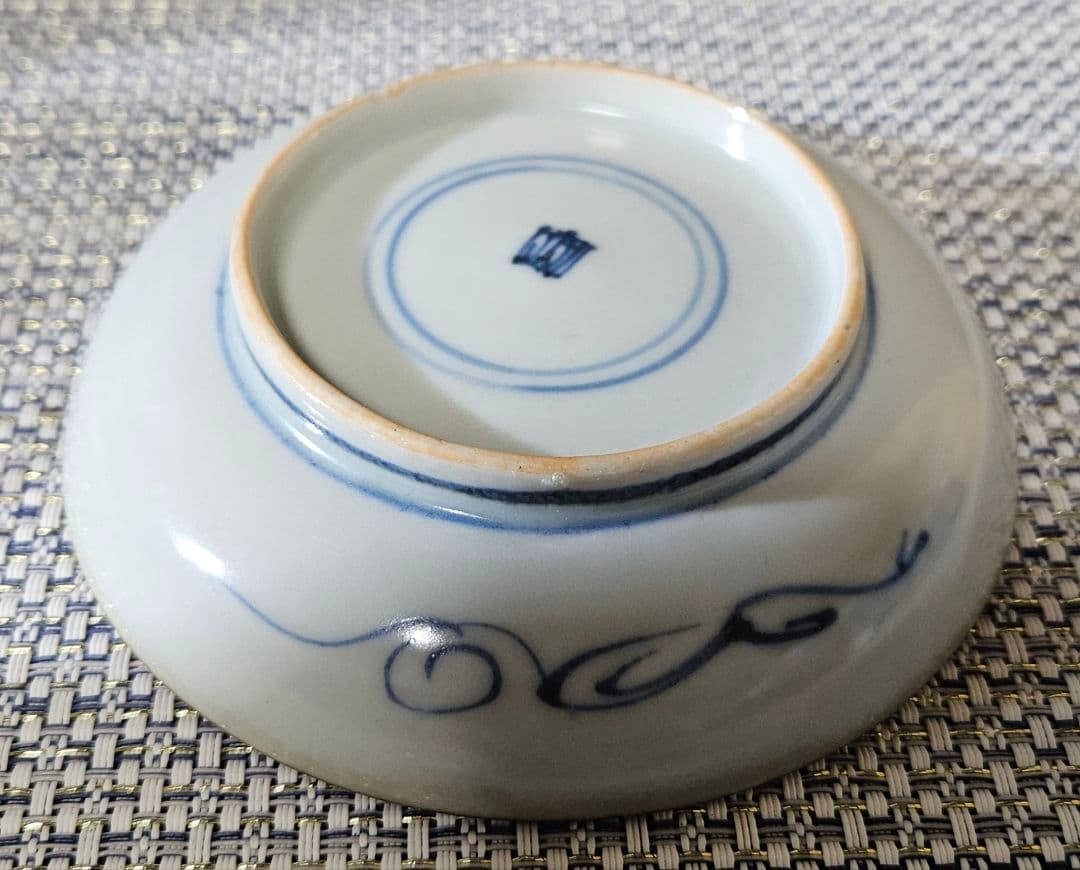 中国古美術　中国古陶磁器　清代　青華　 染付　魚の図　径11.2cm 小皿