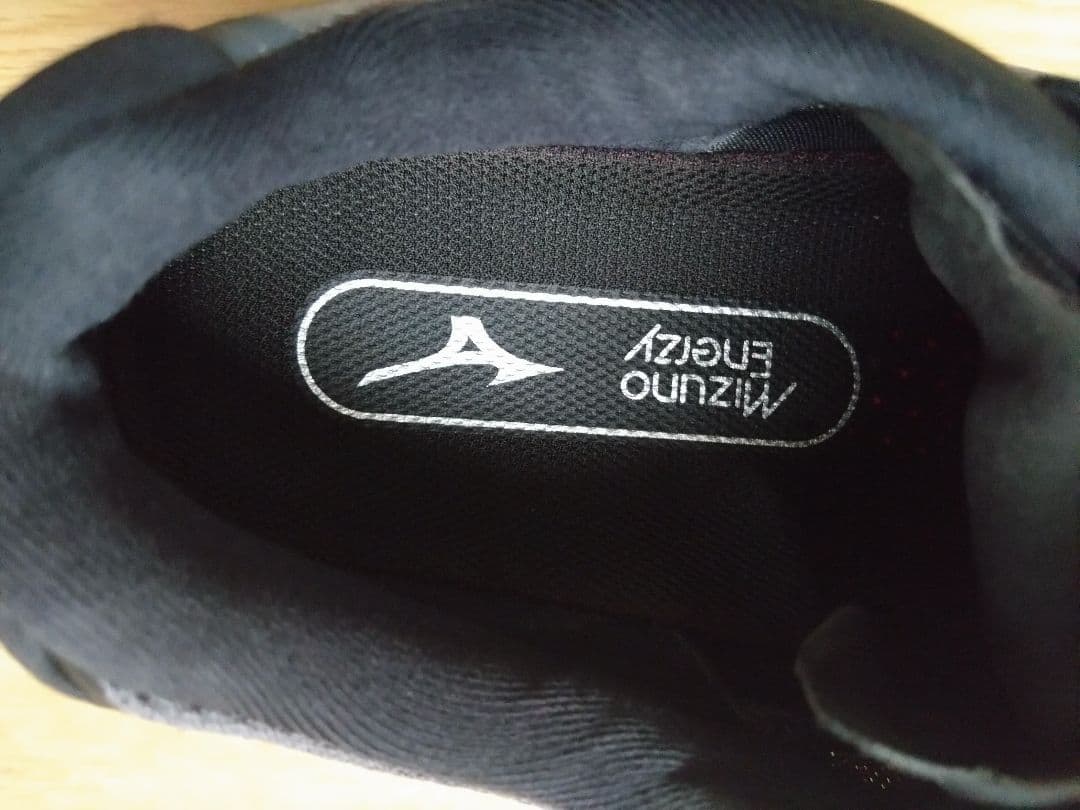 ミズノ ウエーブライトニングZ8 26.0cm ブラック×シルバー