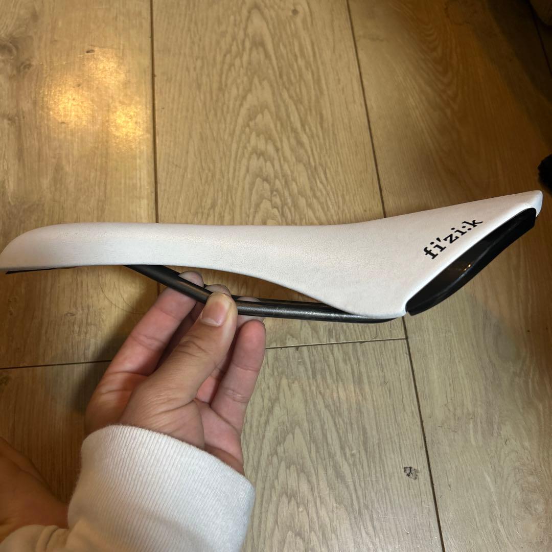 ロードバイクサドルヒィジークアリアンて