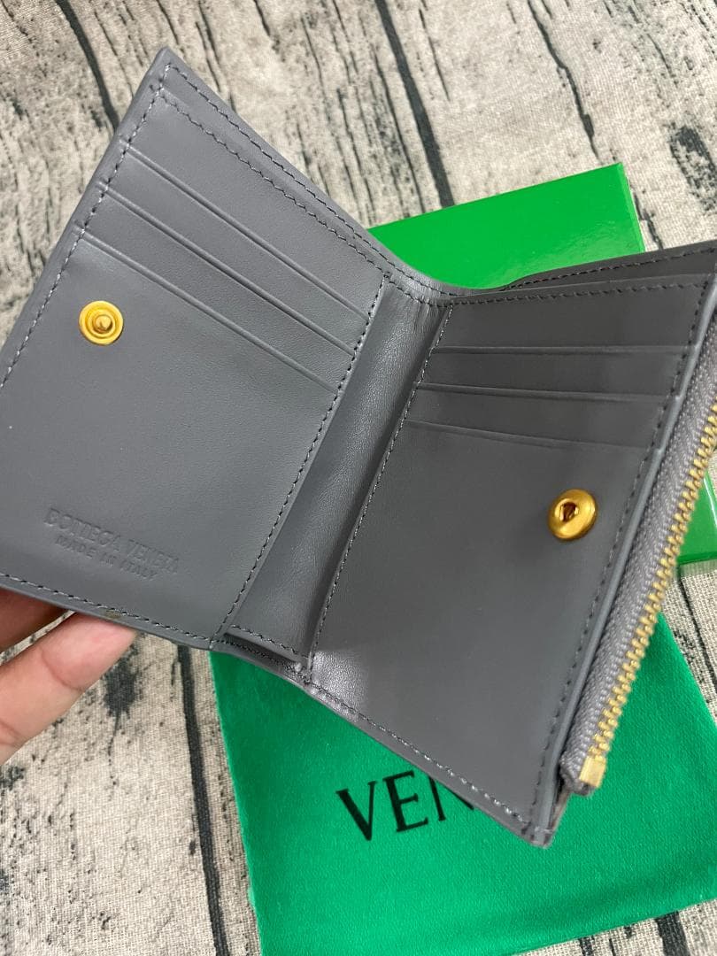 美品BottegaVeneta グレー 二つ折り財布