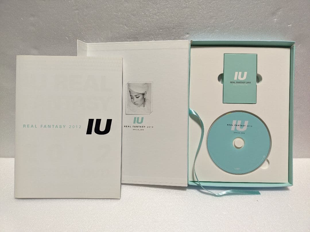 IU REAL FANTASY 2012 SPECIAL DVD カード&写真集