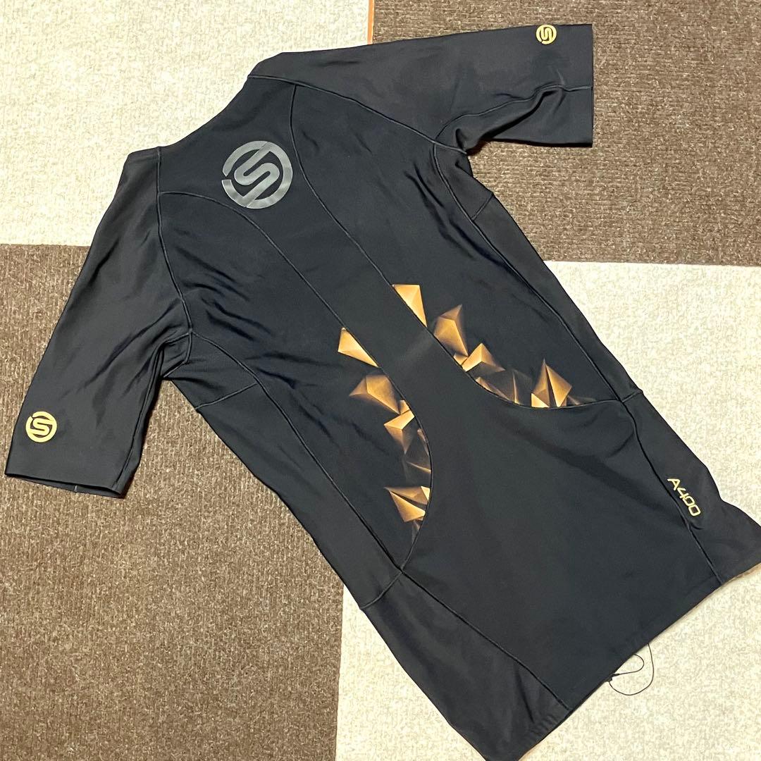 新品未使用❣️SKINS スキンズ XS サイズ コンプレッションウェア上下セット