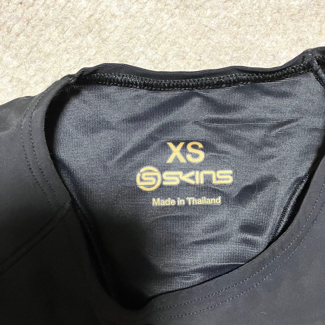 新品未使用❣️SKINS スキンズ XS サイズ コンプレッションウェア上下セット