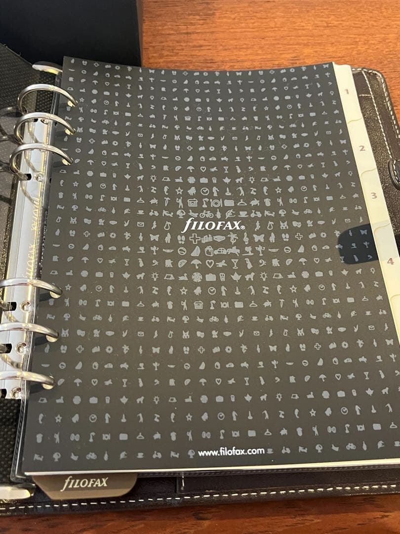 新品箱入りfilofax(ファイロファックス) 本革製システム手帳バインダー