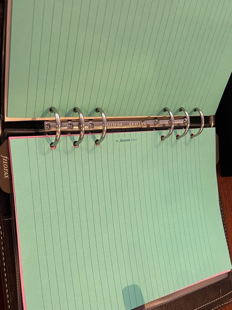 新品箱入りfilofax(ファイロファックス) 本革製システム手帳バインダー