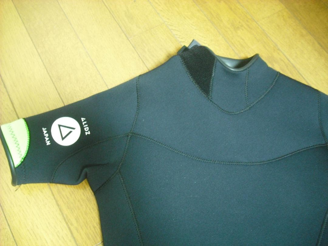 【新品同様】GLIDZ（グライズ）ウエットスーツ　スプリング　XSもしくはキッズ