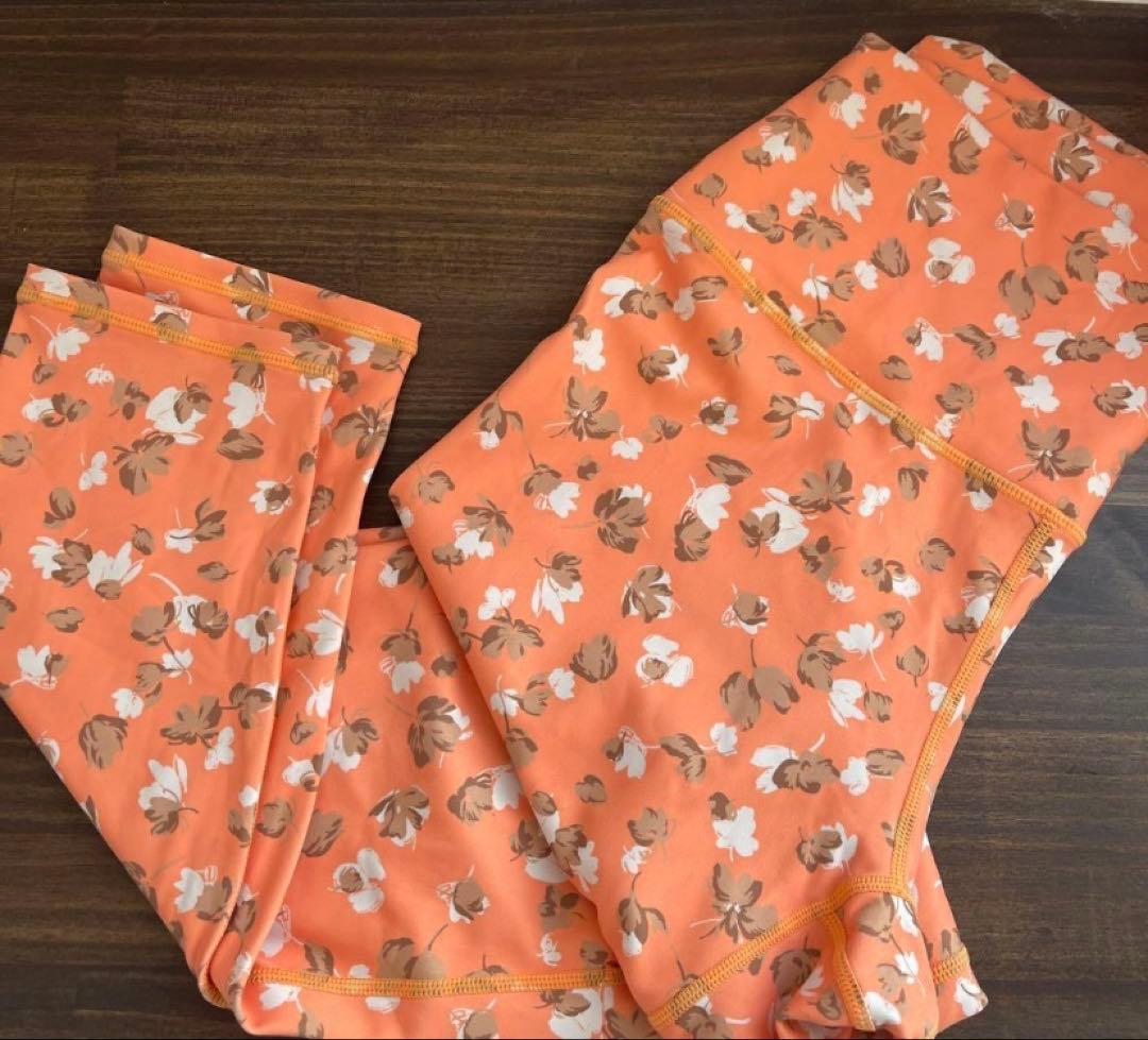 SUKALA 花柄 トップスとレギンスセット