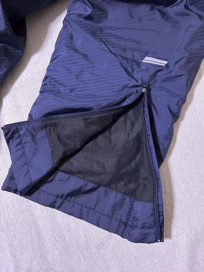 サイズ違い上下アシックス中綿入りウオームアップジャケットパンツ