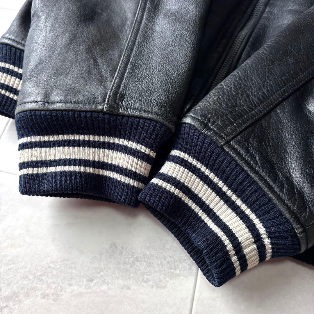 【名品図鑑】アヴィレックス アーチロゴ オールレザースタジャン ブラック 中綿