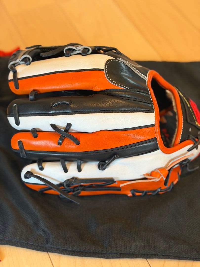 ドナイヤ　軟式グローブ 黒/オレンジ