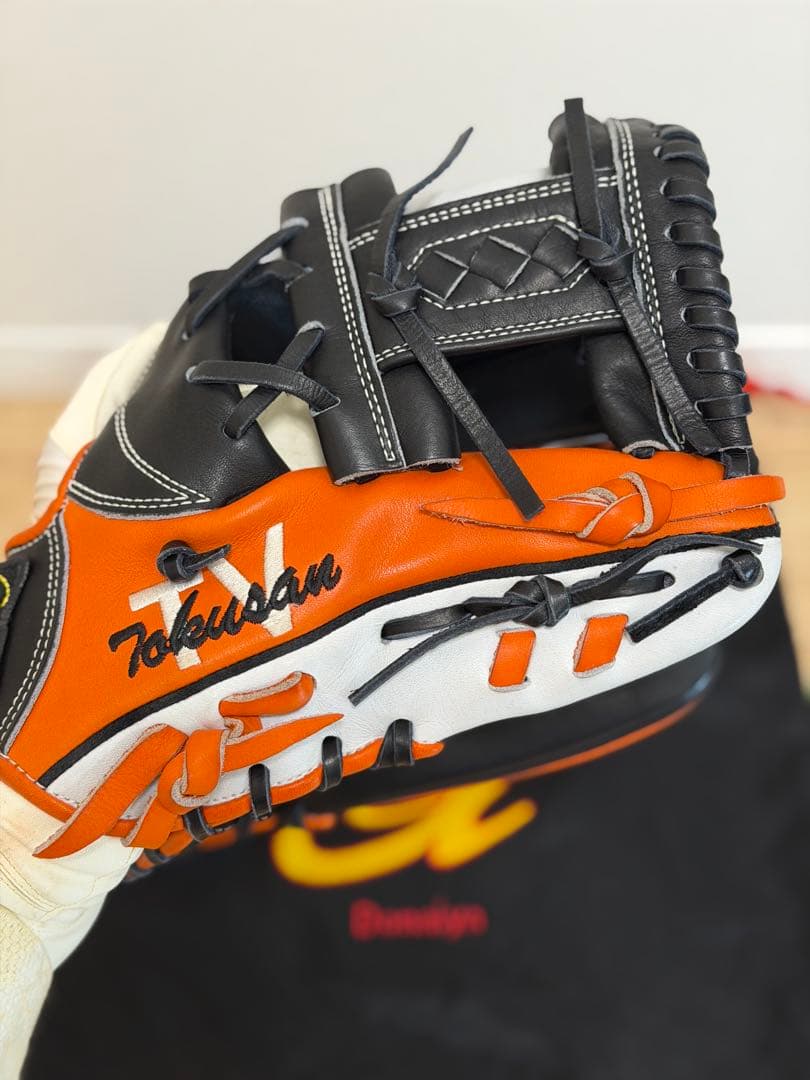 ドナイヤ　軟式グローブ 黒/オレンジ