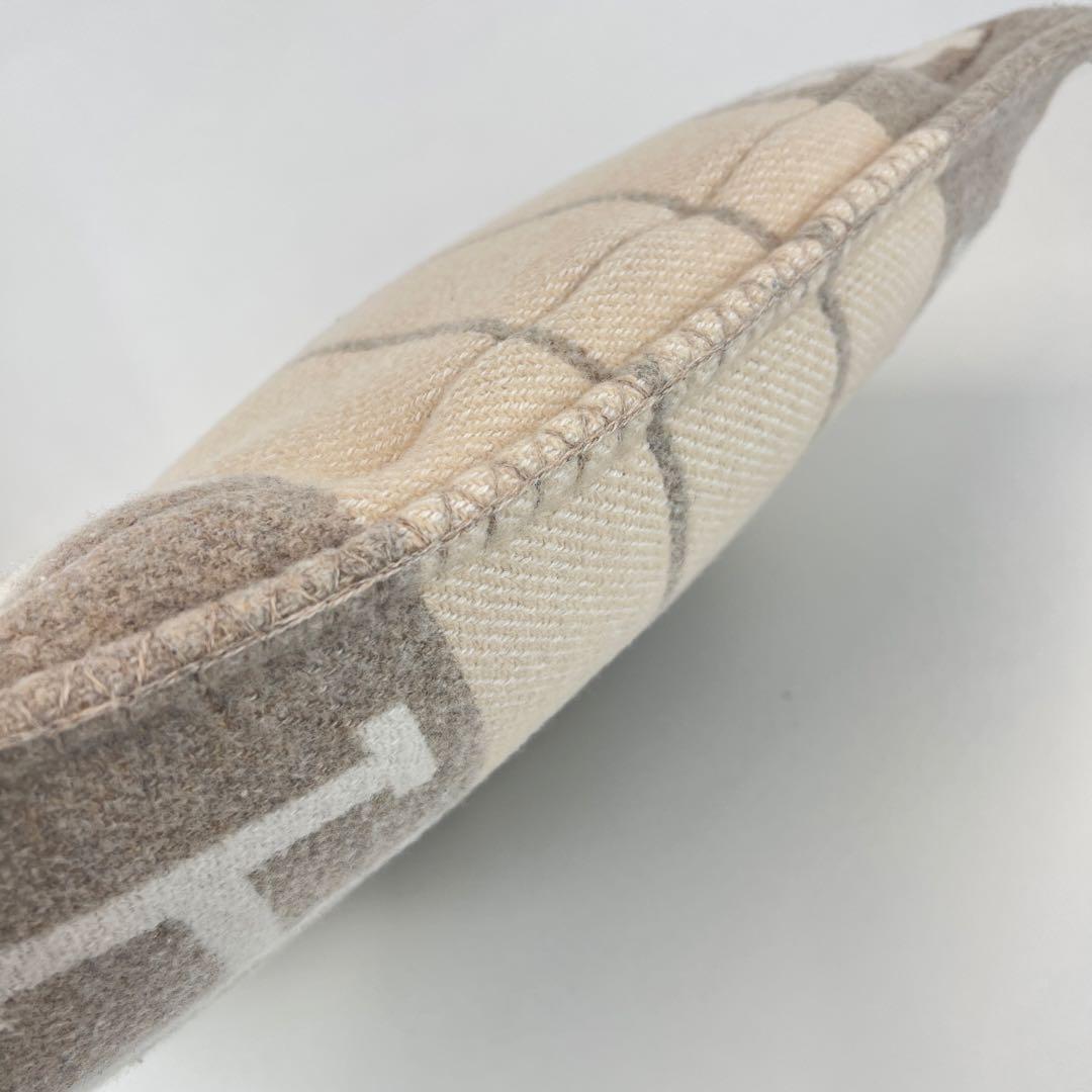 美品 HERMES エルメス クッション アヴァロンIII PM カモミール