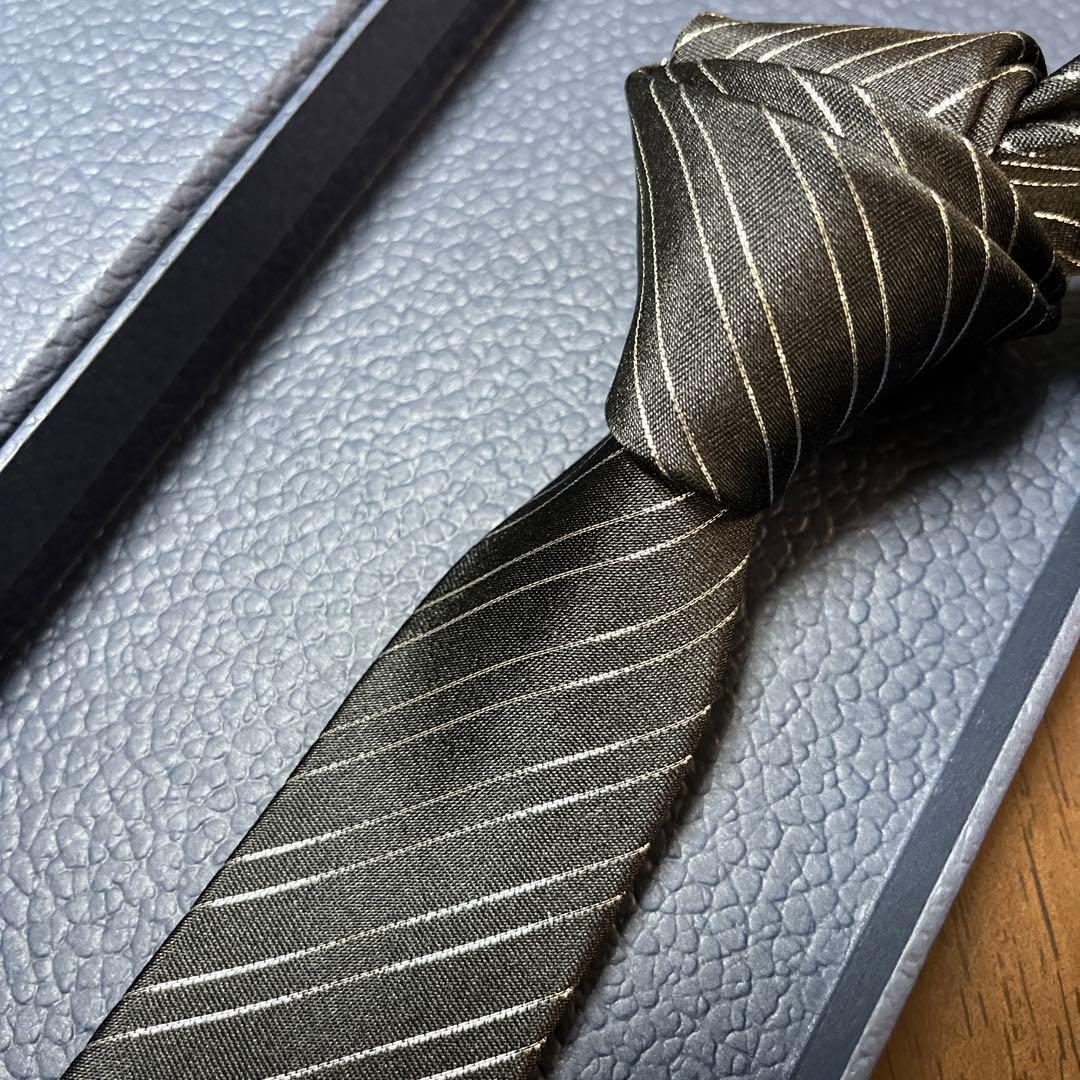 未使用　ディオールオム　ネクタイ　黒・銀　ナロータイ　ストライプ　ジャガード派手