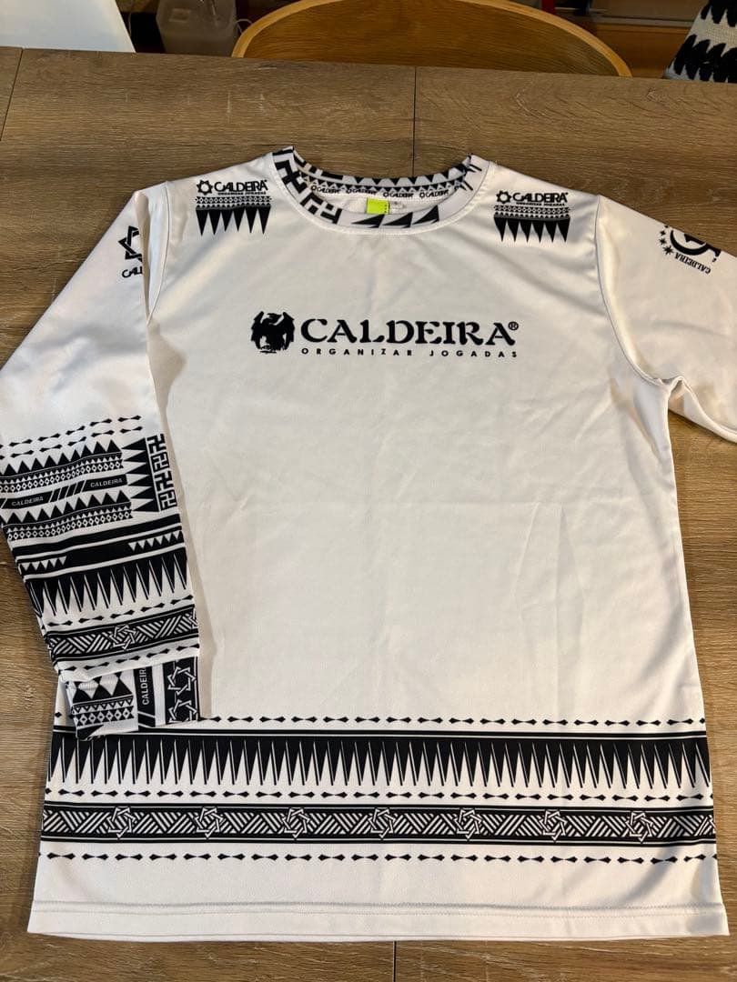 CALDEIRA トライバルパターン ウェア S